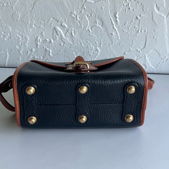 VINTAGE DOONEY AND BOURKE  SMALL BLACK ESSEX ALL LEATHER SHOULDER CROSSBODY BAG - Picture 9 of 12